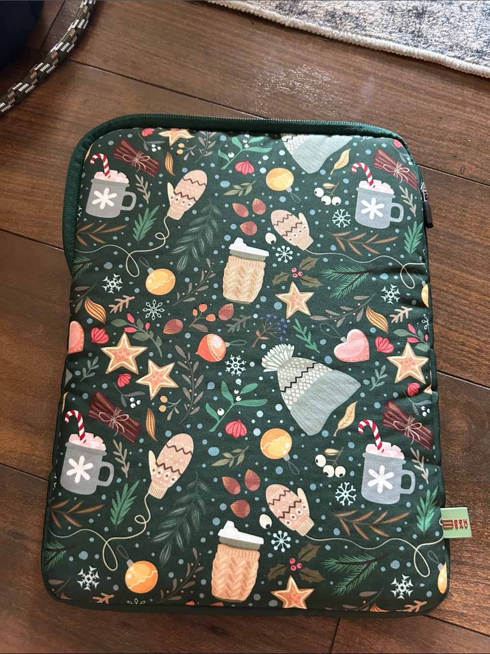 Holiday Pattern Padded Sleeve - Dark Green
